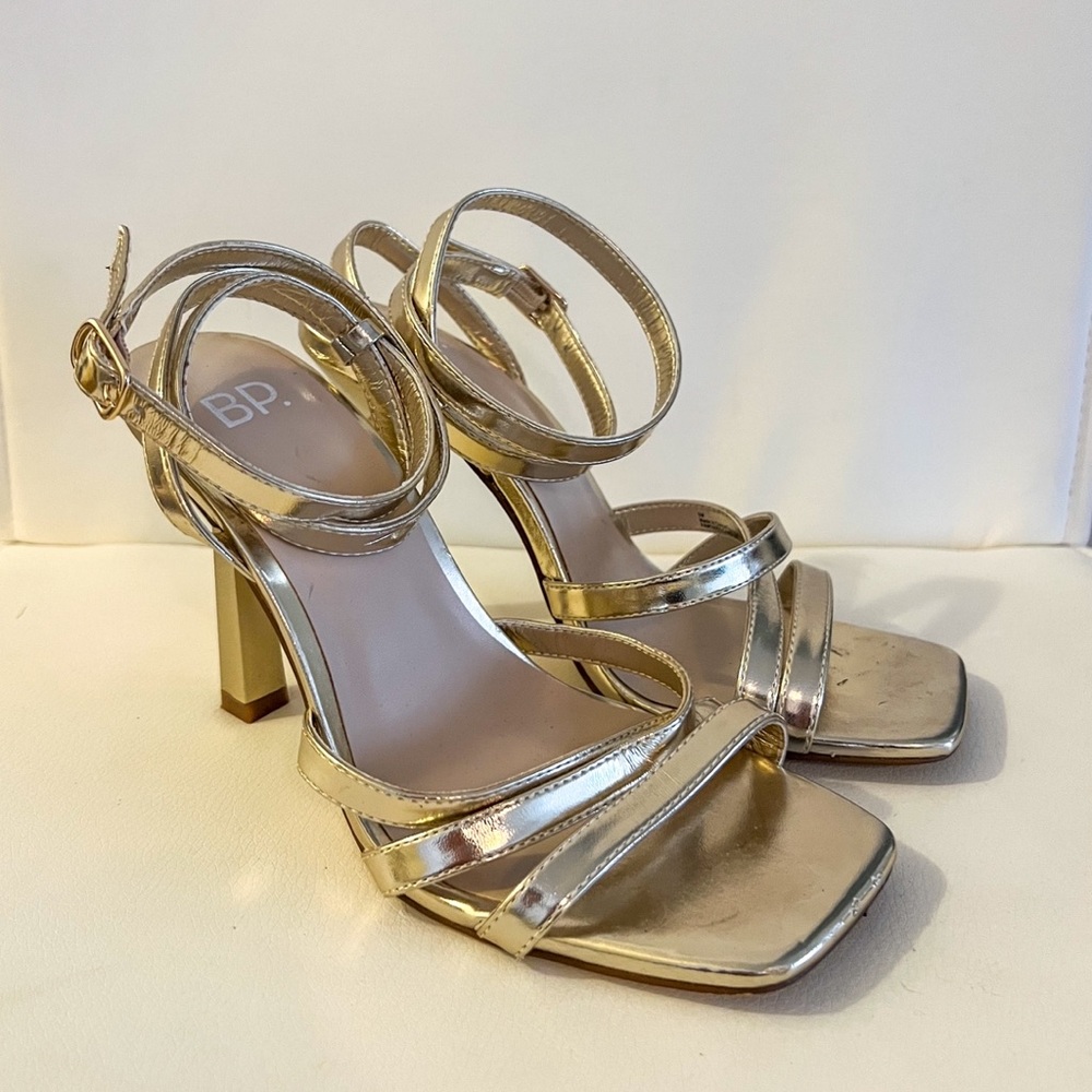 BP strappy sandal, square toe, ankle strap, gold, size 5